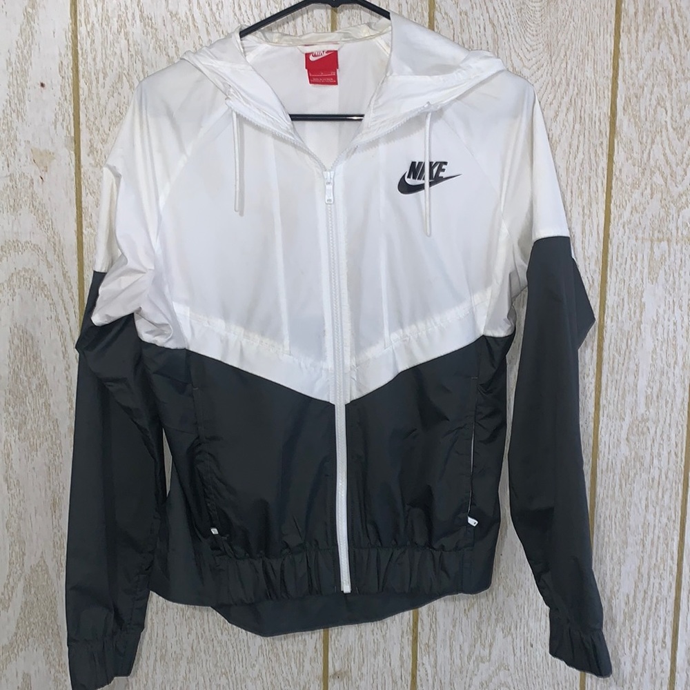 Nike wind breaker jacket